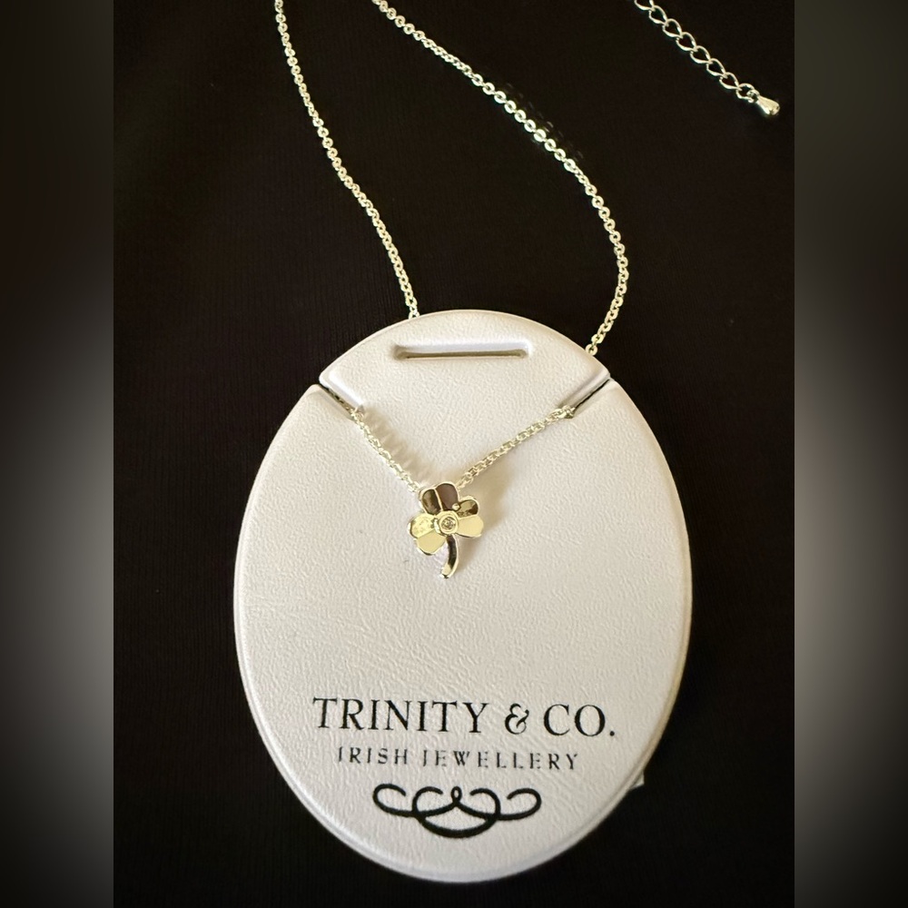 Silver tone Shamrock Necklace